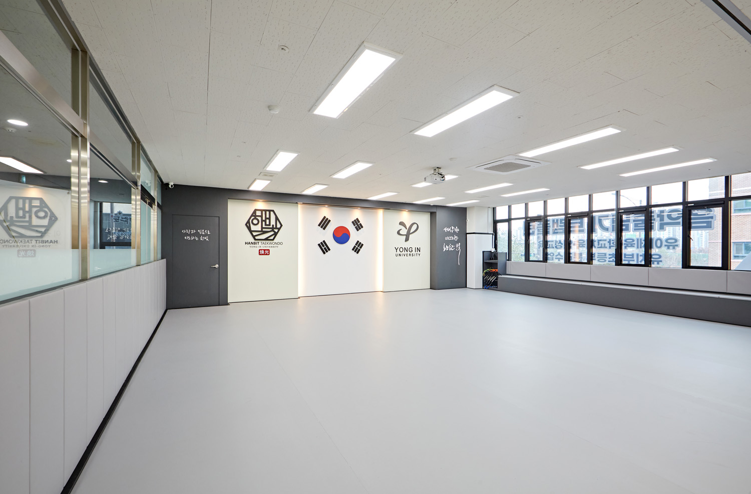 50 平极简跆拳道馆，白色调的清爽空间设计-8
