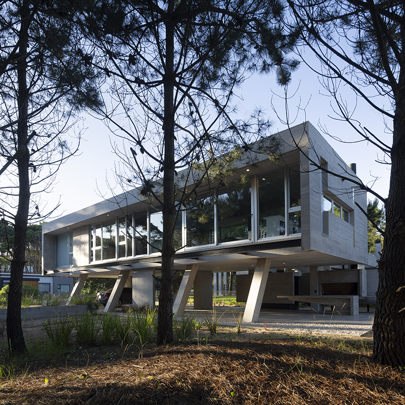 阿根廷 Fragata House | 悬浮混凝土立方体住宅,最大化空间利用-16