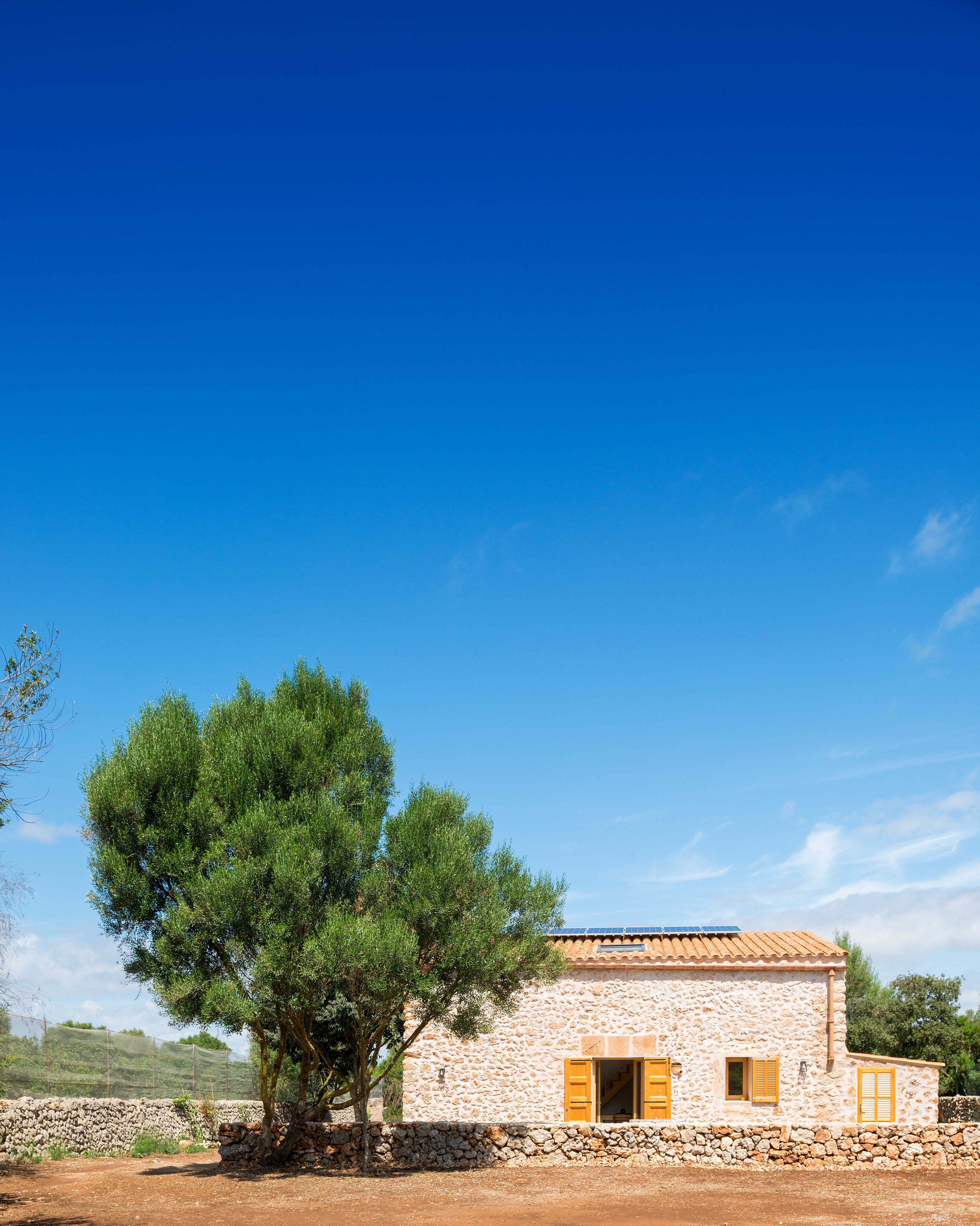 半隐于市的环保别墅 · Ca na Joaneta丨西班牙-8