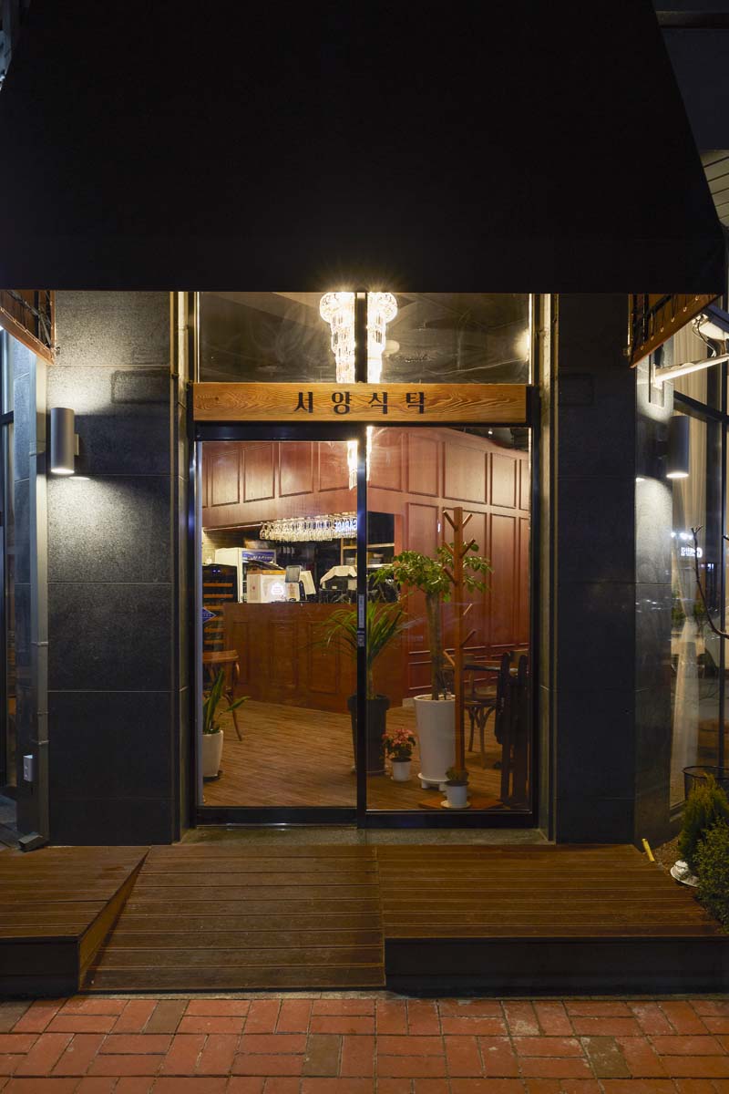 28 平米西式餐厅，现代艺术氛围的诠释-13