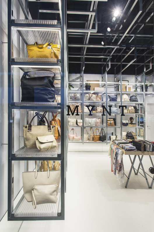 巴塞罗那某商店金属型材改造货架项目丨西班牙巴塞罗那丨Dear Design-50