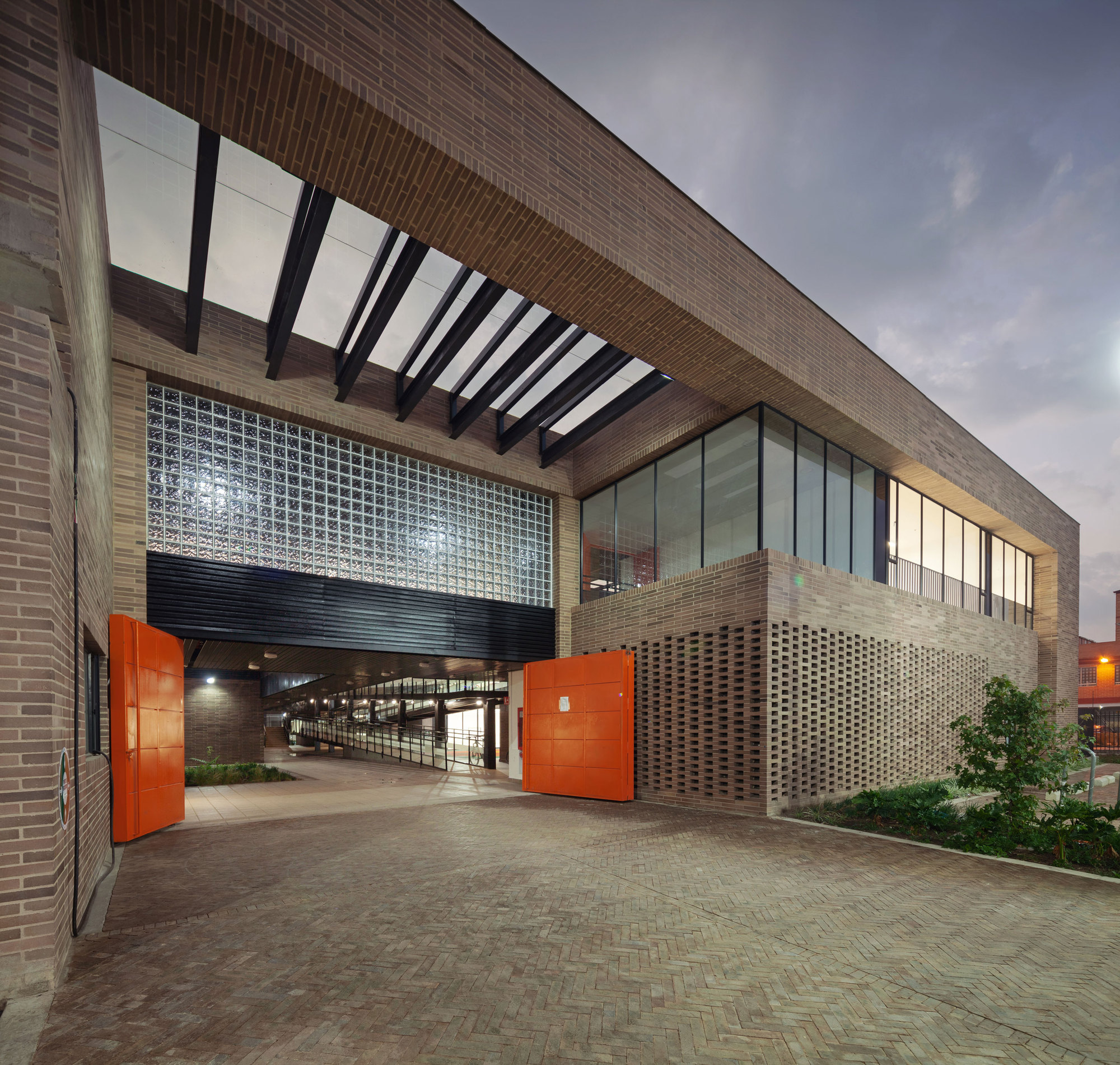 博萨的“El Recreo”幼儿园 · 城市教育中心的新星-29