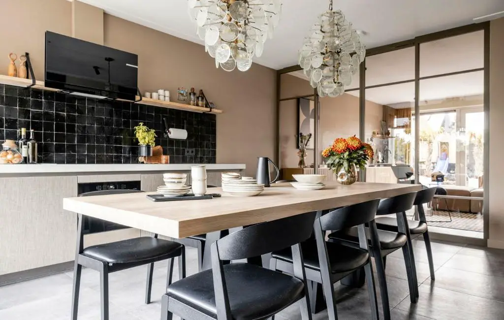 荷兰家庭暖意新居，现代风格融合设计师巧思-9