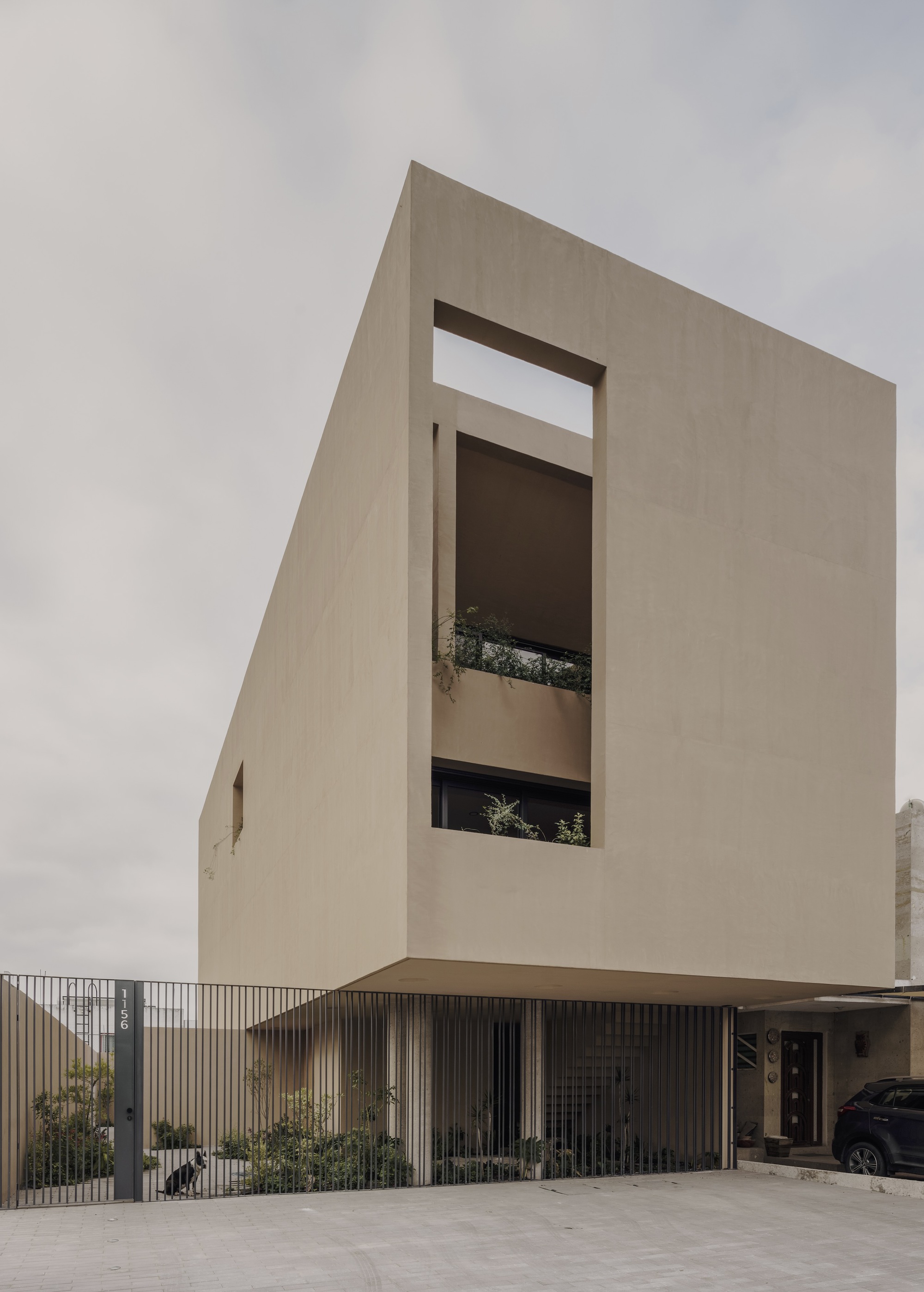 Aguilar House / Taller Segovia Molina-11