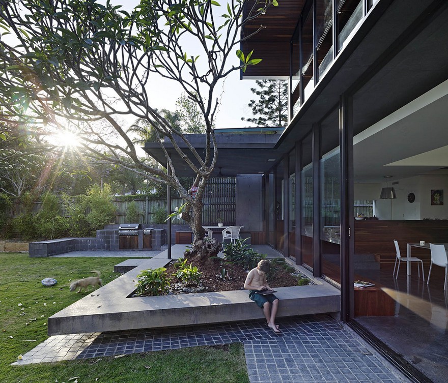 Queenslander House Upgraded to Accommodate a Growing Family-25