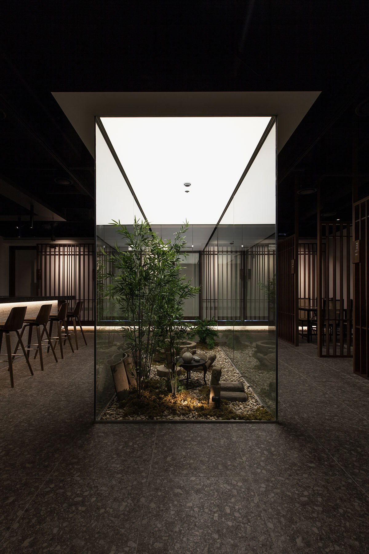 韩式餐厅“中央情报局”设计 | 石木庭院与传统氛围的完美结合-20