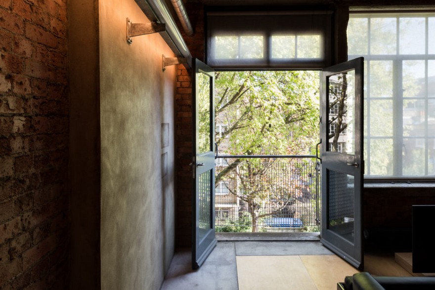 London Industrial Warehouse Converted Into Versatile Living Space-18