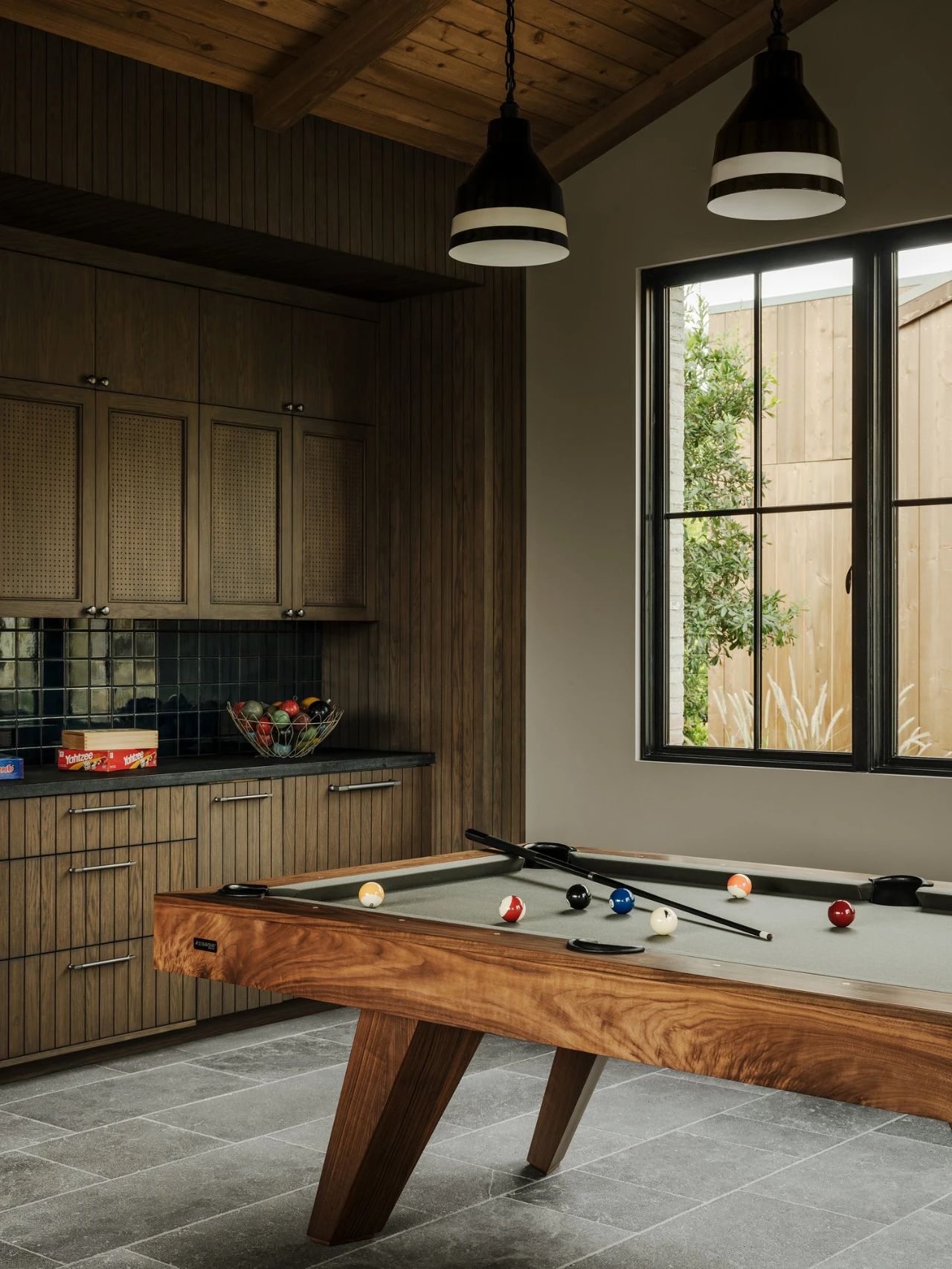 “Stranded in Paradise”（滞留天堂）-76