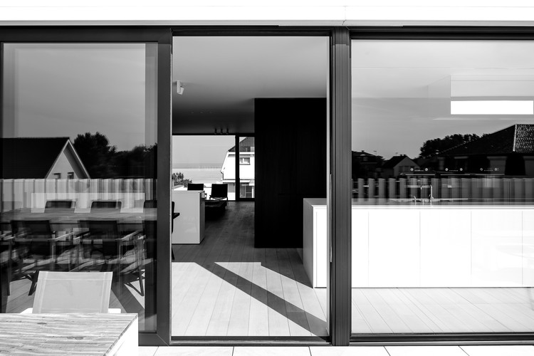 比利时海滨住宅的动态空间设计-29