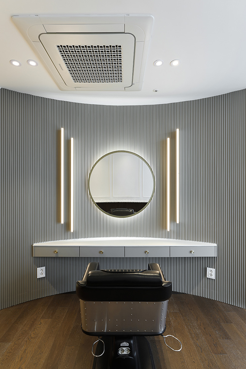 简约时尚的 38 平米美容院设计-15