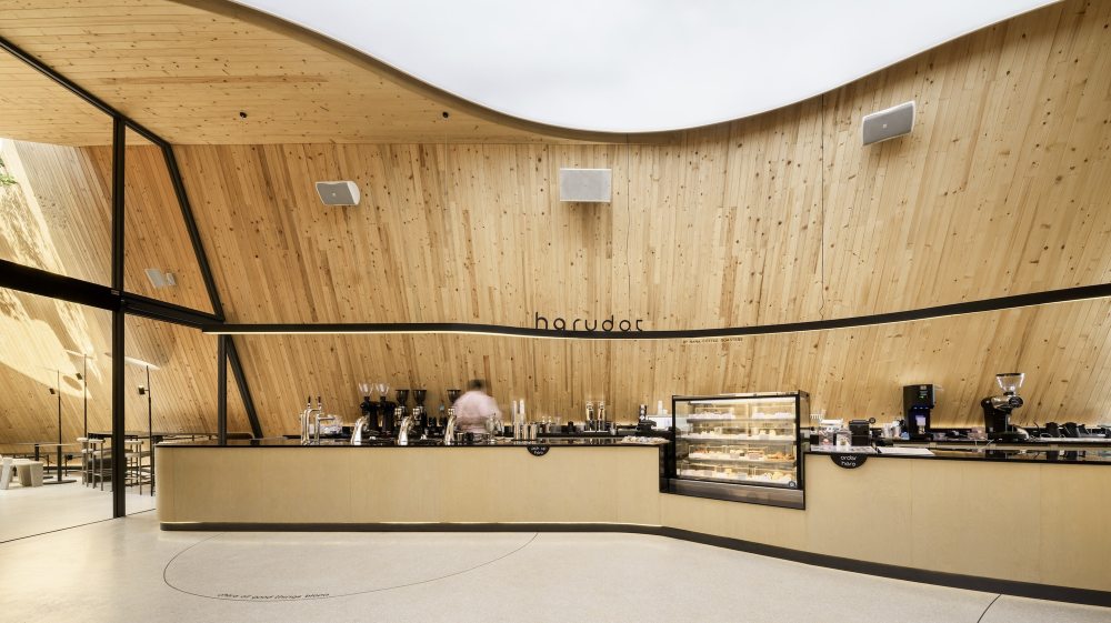 在建筑中生长的树汲取日式文化启发的独栋咖啡厅设计（Harudot）丨泰国春武里丨戈者设计-7