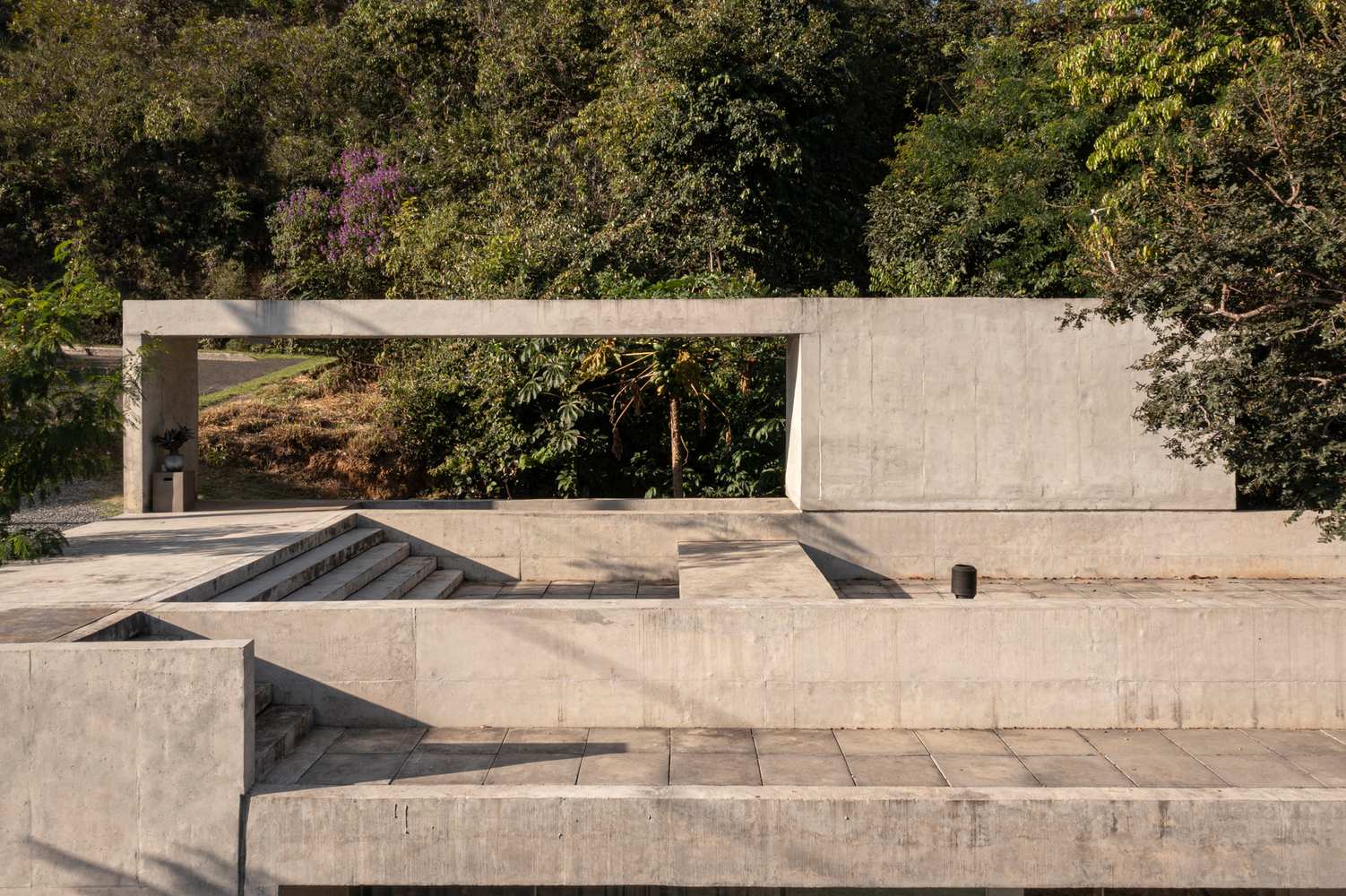 巴西森林中的玻璃混凝土别墅丨巴西巴西利亚丨Estúdio MRGB-27