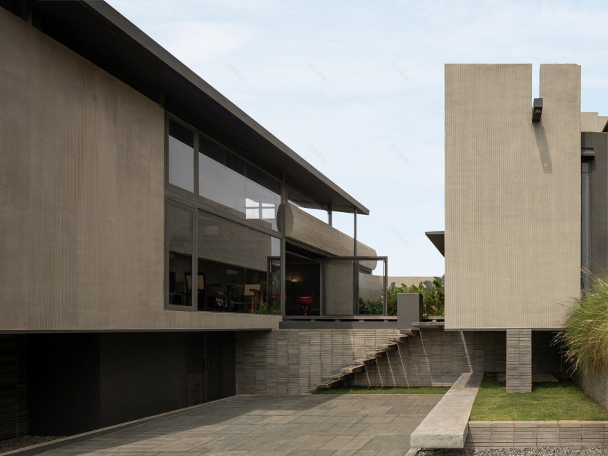 豆腐屋
注:Rumah在印尼语里有房子、屋子的意思,Tahu是豆腐的意思,所以Rumah Tahu House可直译为豆腐屋 丨印度丨suatudio-13