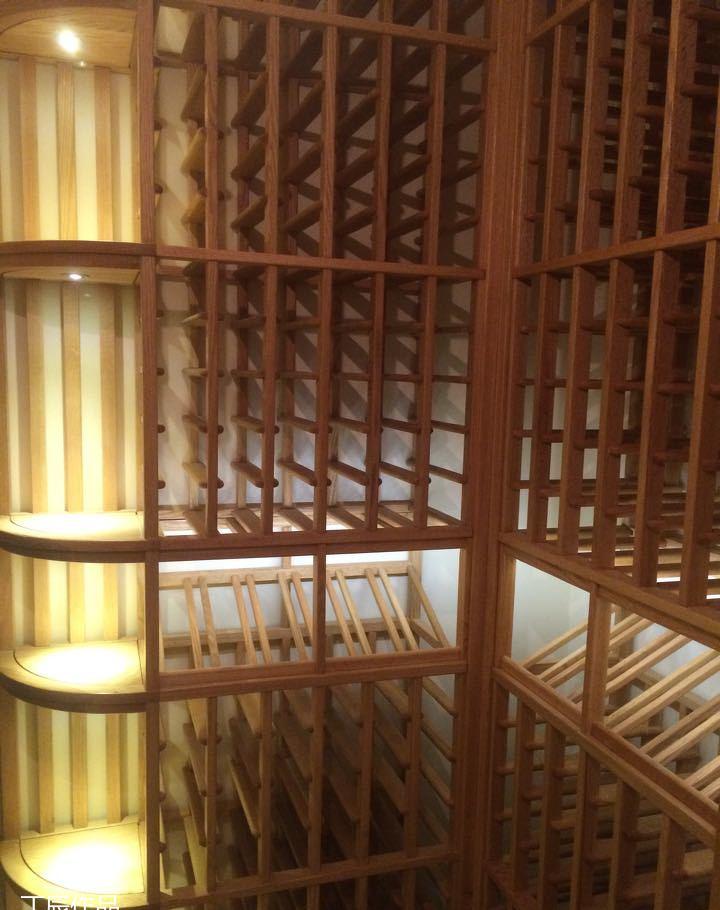 杭州九月森林别墅酒窖——实木酒架与大理石台面的完美融合-12