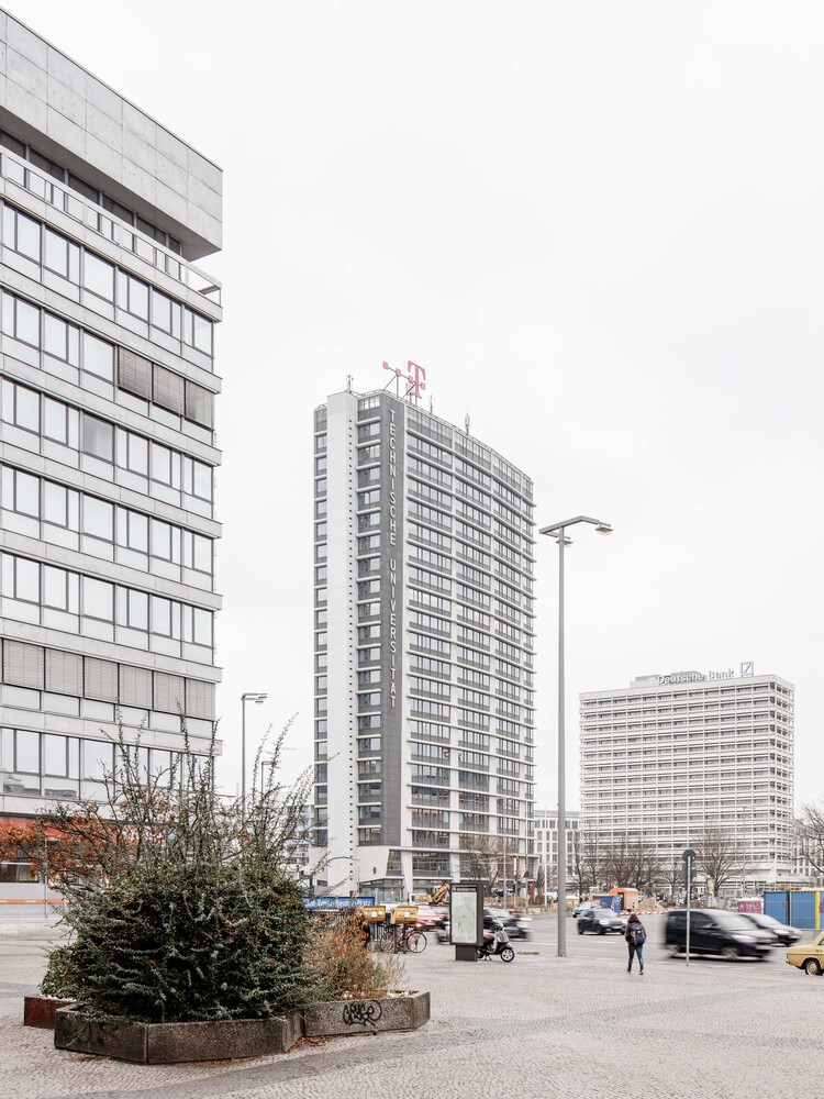 柏林 IBM 旧址变身当代艺术展厅-24