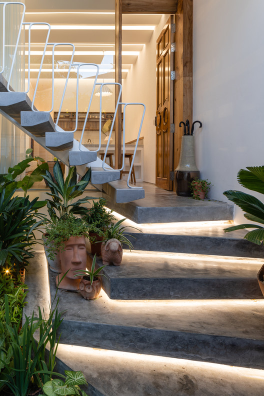 越南雨林中的“百叶窗”住宅-24