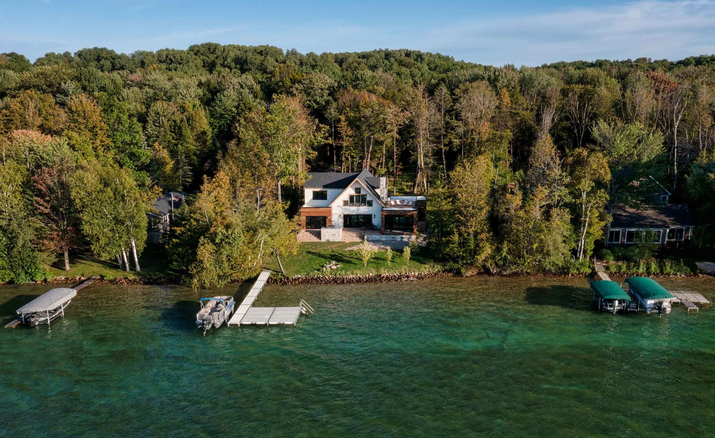 海滨休憩处（Haven常见有避难所、安息所等意思，这里结合Shoreline理解为海滨可供人放松休憩的地方，海滨休憩处较为贴合语境） 丨美国密歇根丨Myefski Architects-9