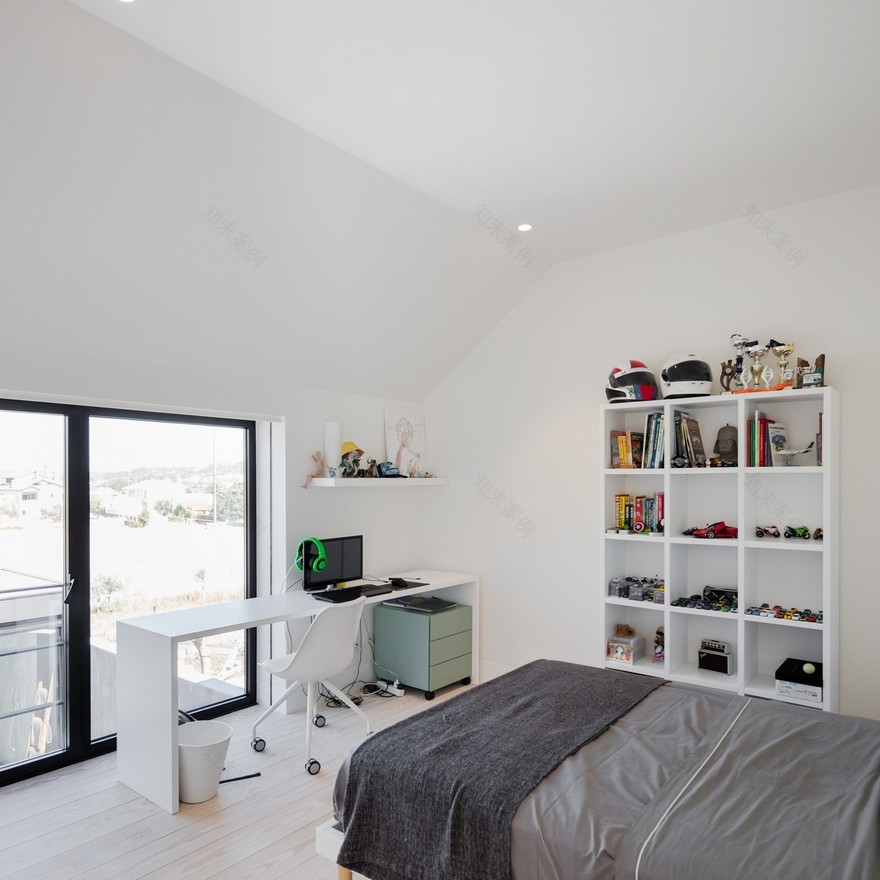 Beautiful Monolithic Home Built of Prefabricated Black Concrete Panels-22