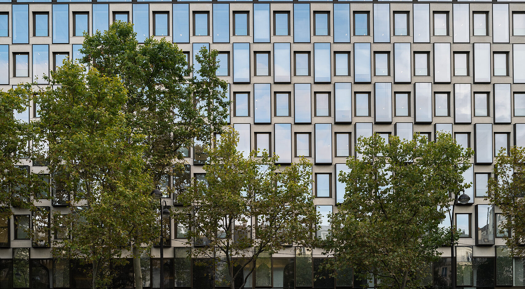 你提供的l1ve可能存在拼写错误，如果猜测你想说的是La，La Grande Armée可翻译为大军团 它通常指拿破仑时期的法国军队，尤其是1812年入侵俄国时的那支军队 丨法国巴黎丨Baumschlager Eberle Architekten-3