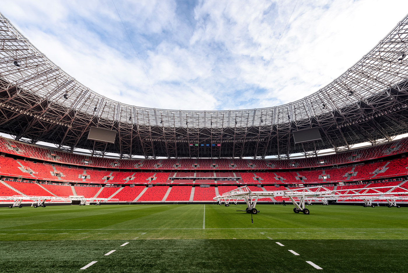 匈牙利体育馆空荡荡的看台-11