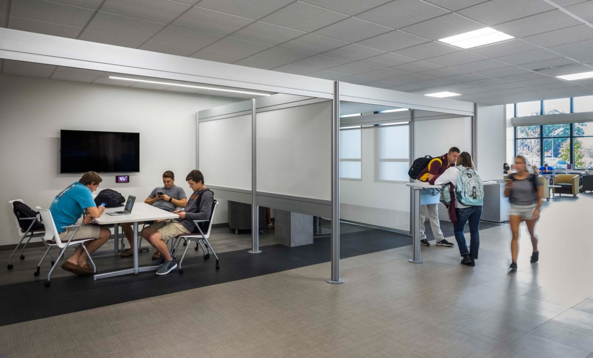 中央密歇根大学 Grawn Hall 商学大厦现代翻新-12