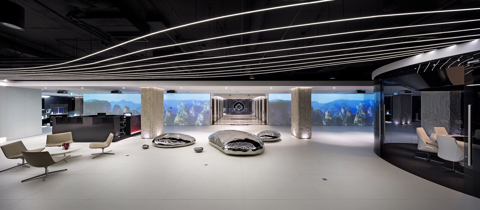 鑫伟办公室

注：鑫伟是根据拼音推测的可能人名或公司名等专有名词，如果有其他背景信息可提供更准确的翻译 丨乌克兰基辅丨MONO Architects-20