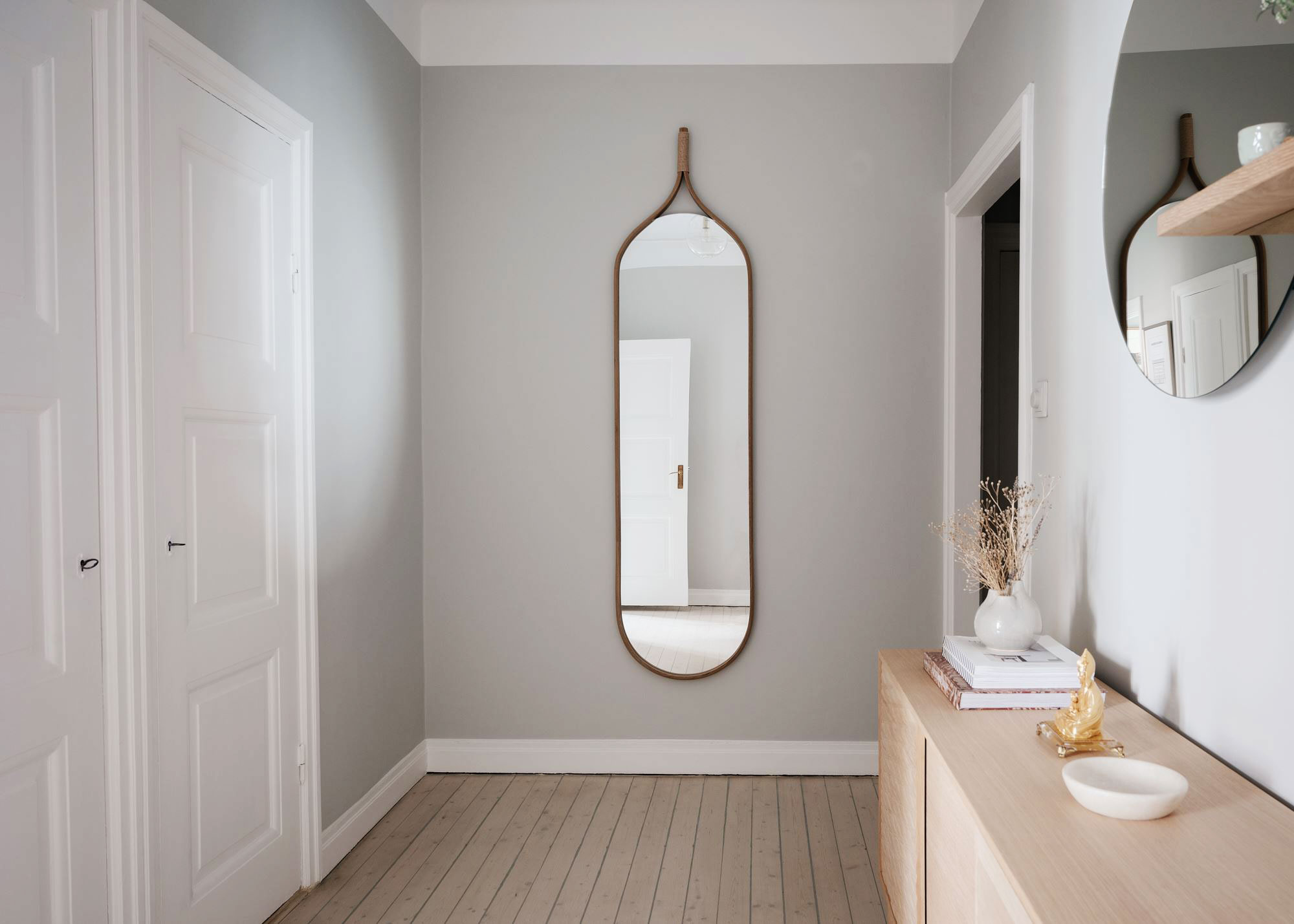 斯德哥尔摩小公寓的时尚灰色蓝色墙面设计-17