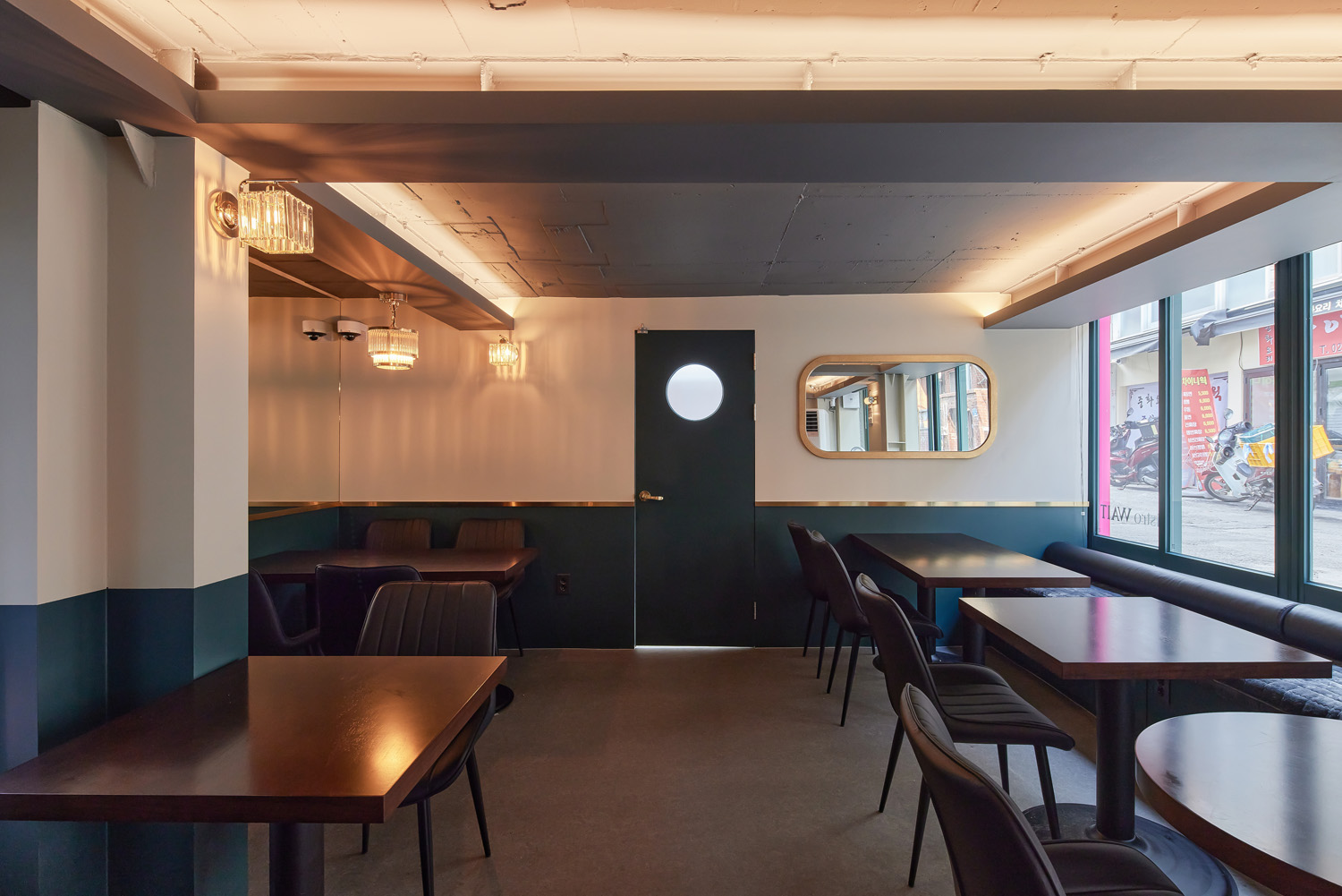 "葡萄酒庄的精致设计 | 14 平米的小空间，无限可能的视觉盛宴"-6