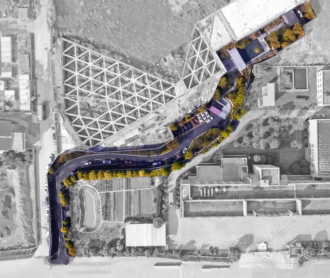 狭长夹缝中的隐谧花园 | 龙湖华董·春江天玺-1