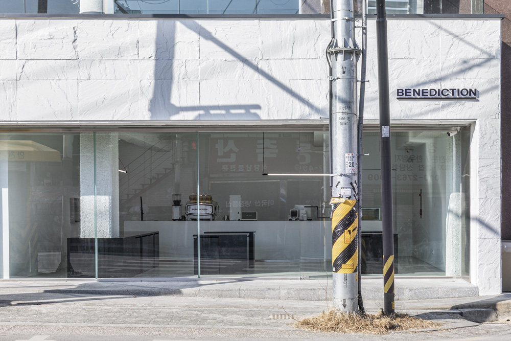 20 平米黑白极简咖啡馆设计，玩转空间魔法-2