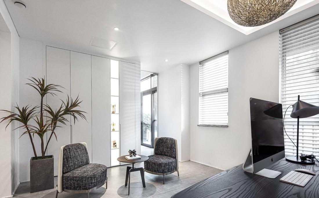 绿意葱郁中的现代极简别墅设计-27