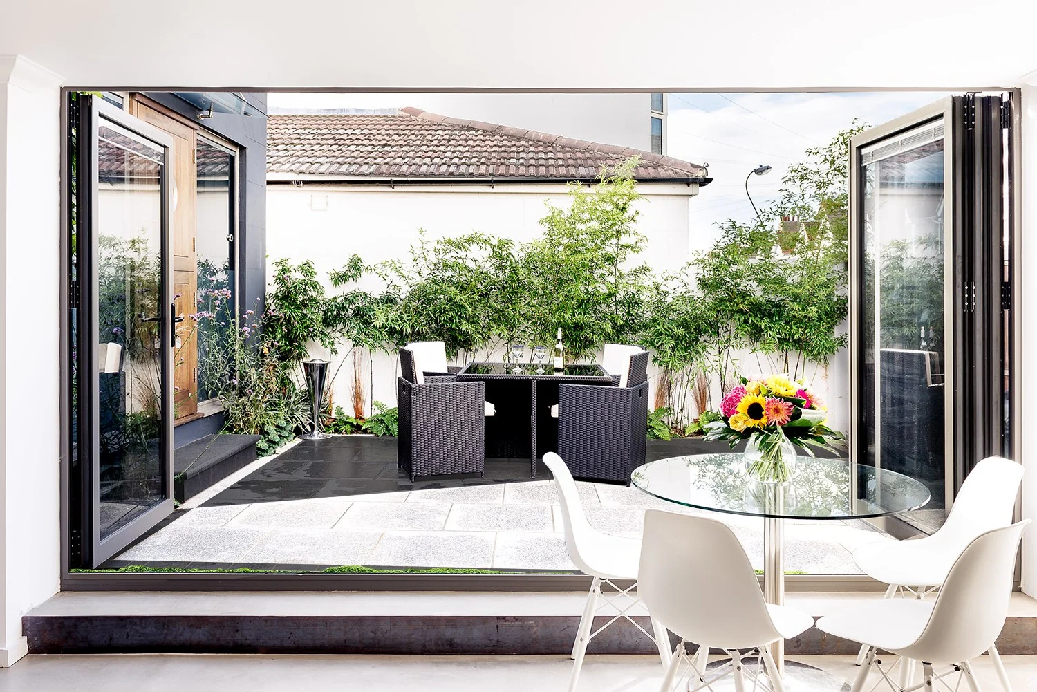 这句英文可能存在拼写错误，如果正确的是Extending a Church Cottage，那么翻译为扩建一座教堂小屋 丨archangels ARCHITECTS-18