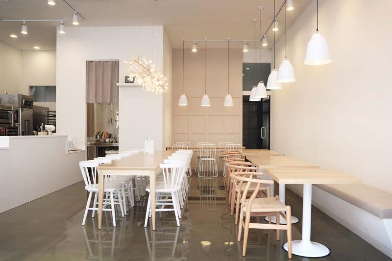 温馨二十平米咖啡厅设计，照明点亮空间-2