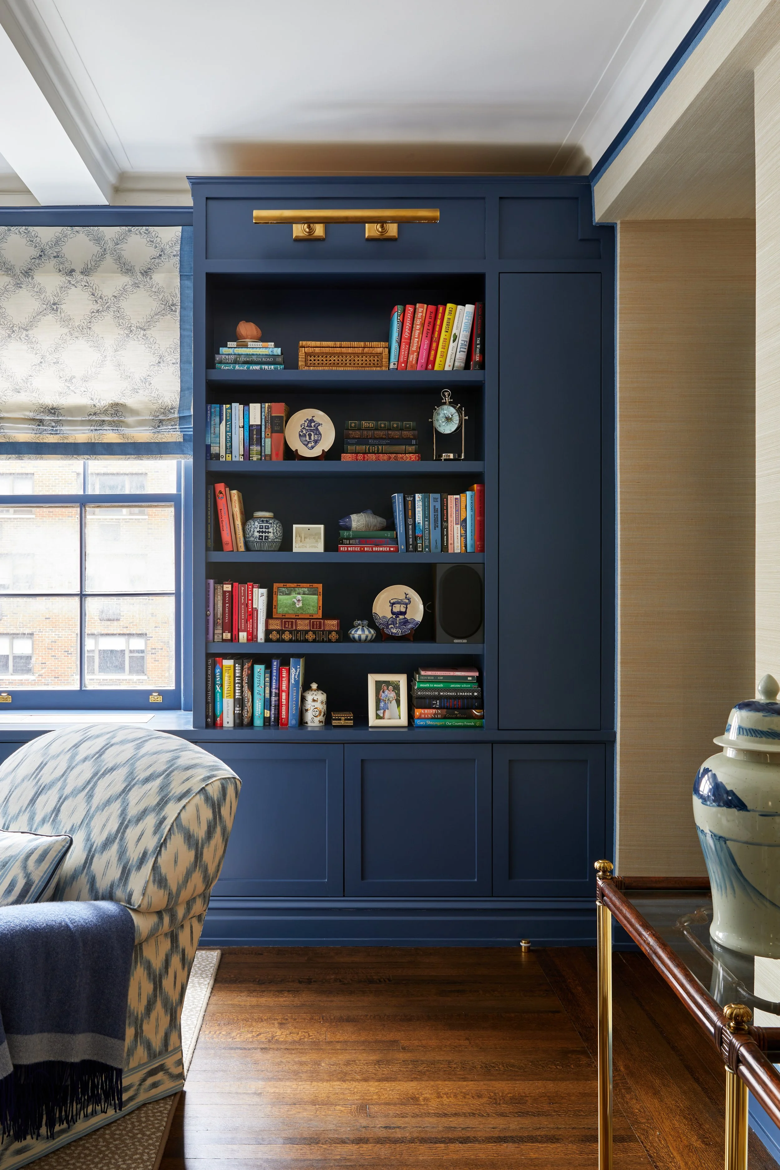 上东区美容装修（注：Cosmetic Renovation在建筑装修语境中常指外观、表面的装修，这里美容装修较符合，但可能结合具体场景也有更合适译法，若此场景为建筑领域，也可考虑上东区表面翻新 ） 丨GhanaUpper East丨Emily C. Butler-12