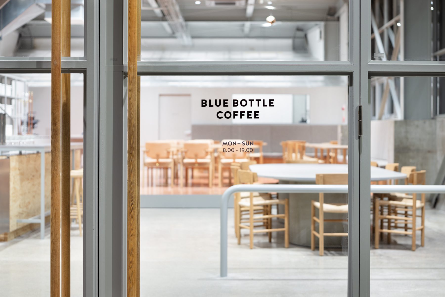 Blue Bottle Coffee Kiyosumishirakawa Flagship Cafe | Schemata Architects / Jo Nagasaka-0