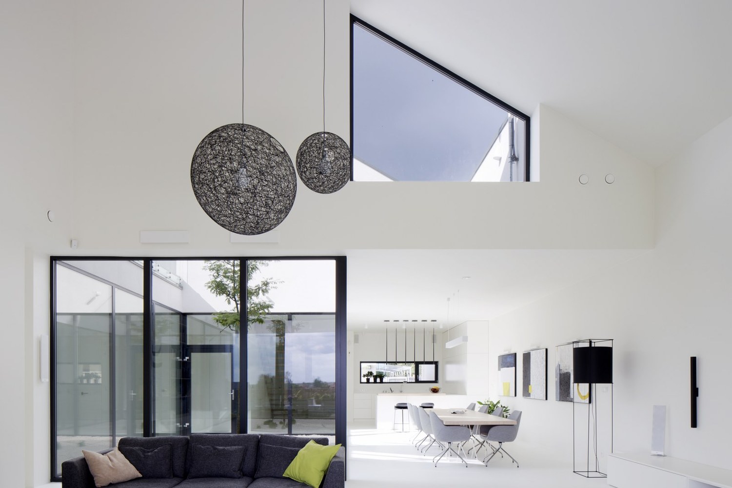 波兰南部森林中的现代简约住宅-37