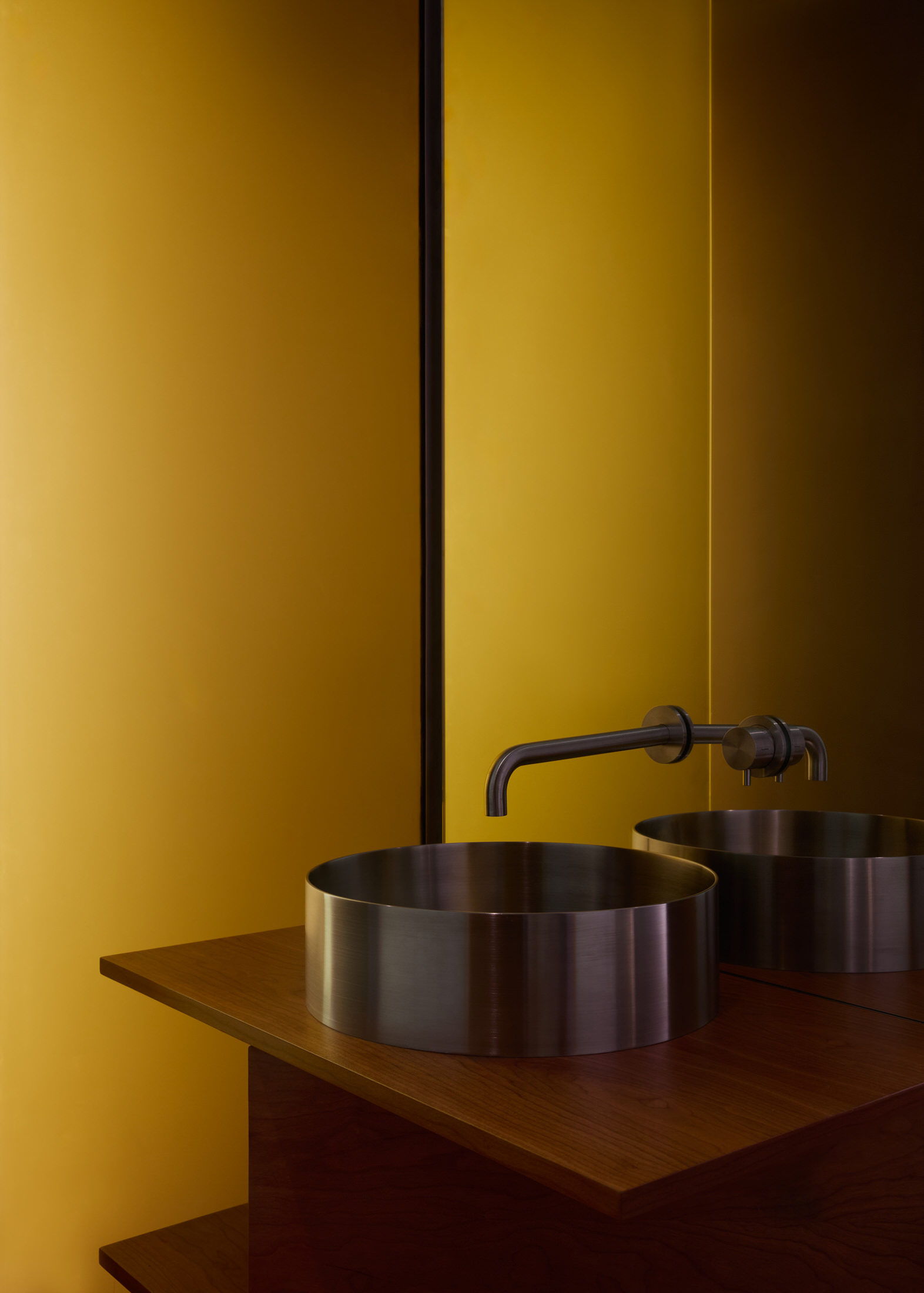 Mid-Century Vibes in Modern Dubai: Al Barari Apartment by Bone Studio.-15