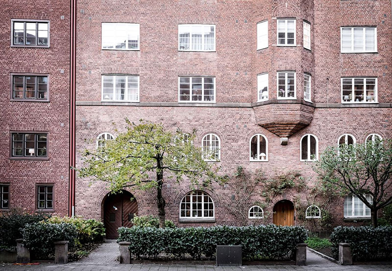 暗色调瑞典小公寓，舒适实用空间利用-15