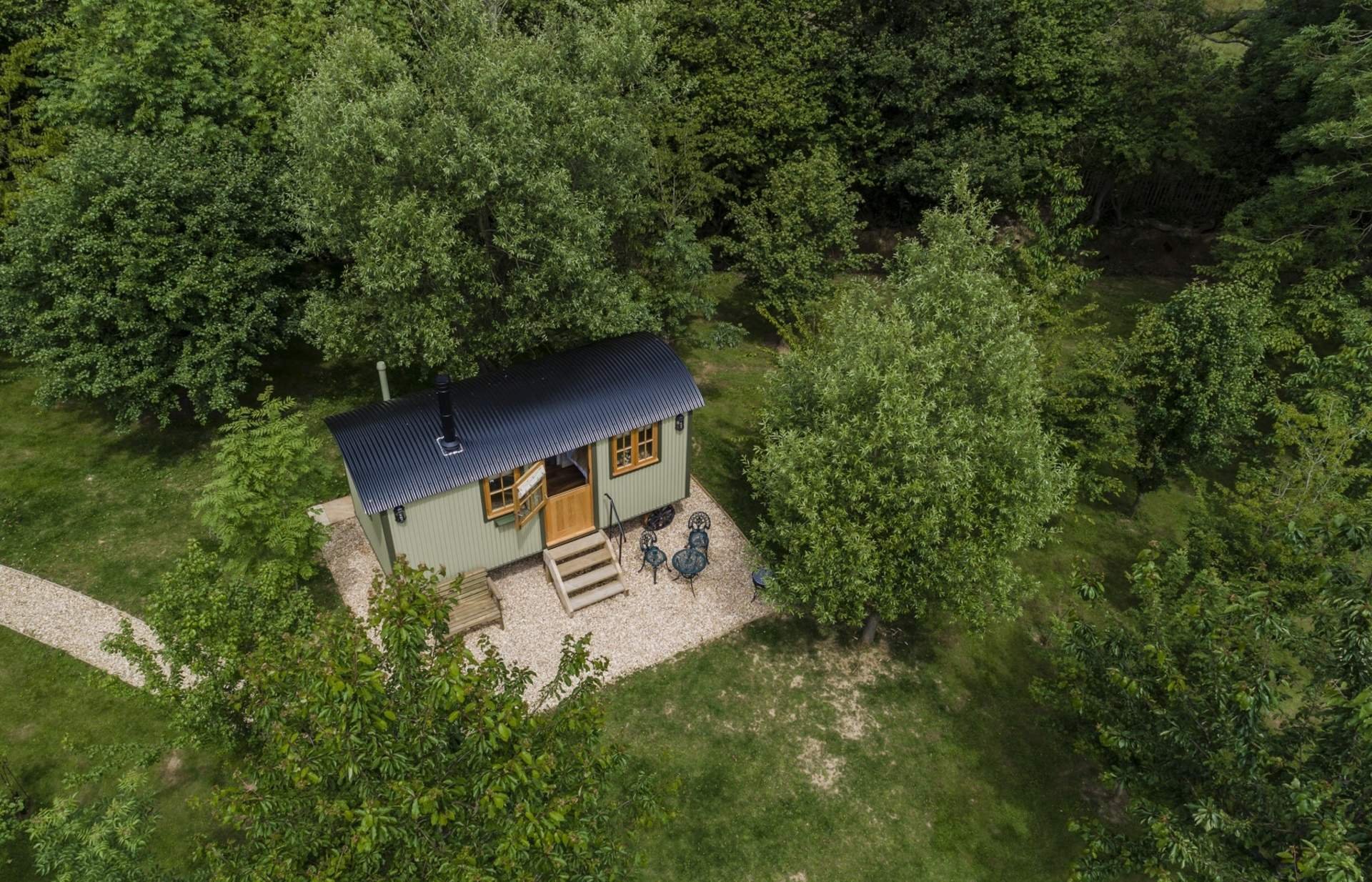 类似小火车车厢的迷你小屋丨英国-5