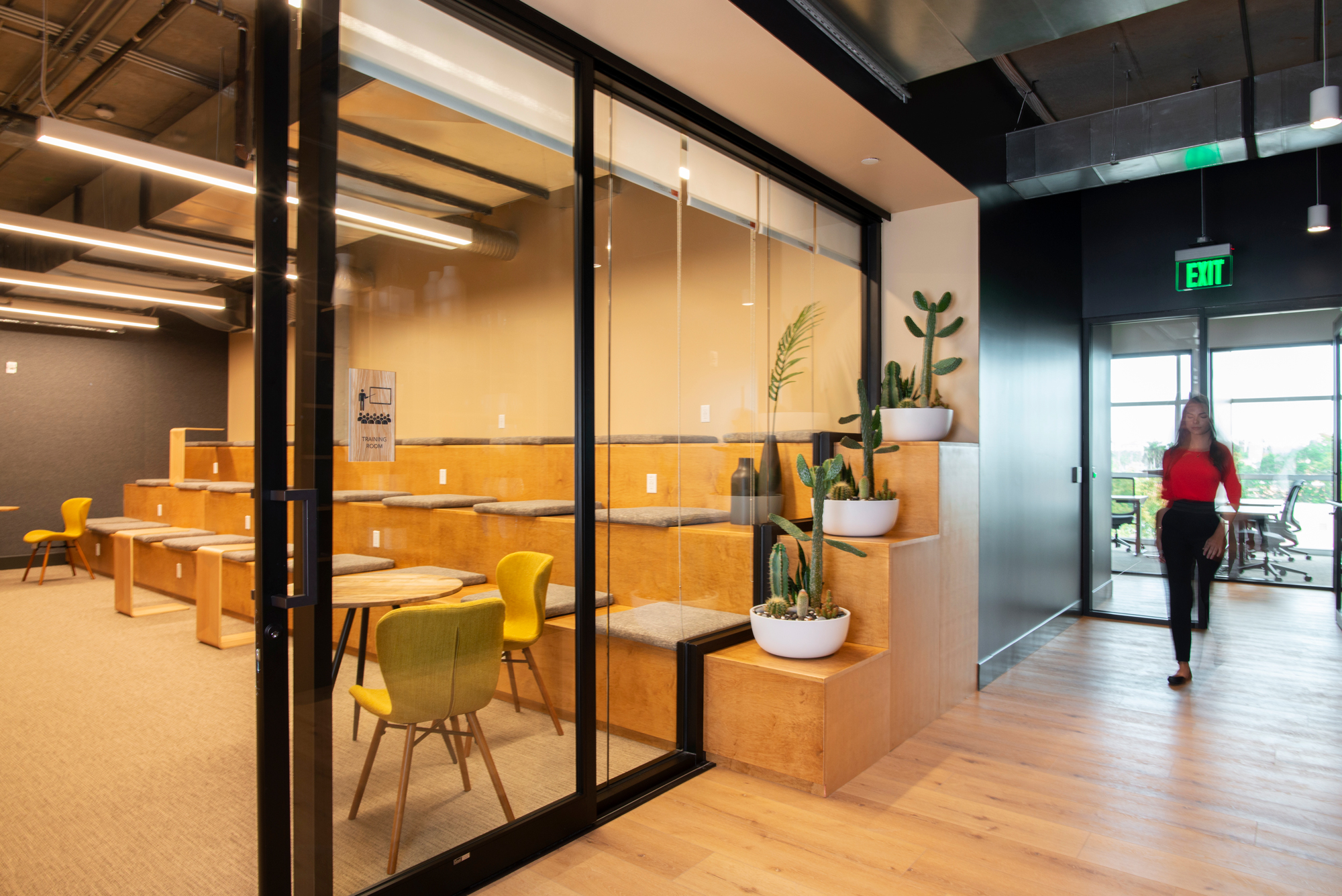 Venture X · 打造未来工作模式的豪华办公室丨意大利那不勒斯丨Studio+-45