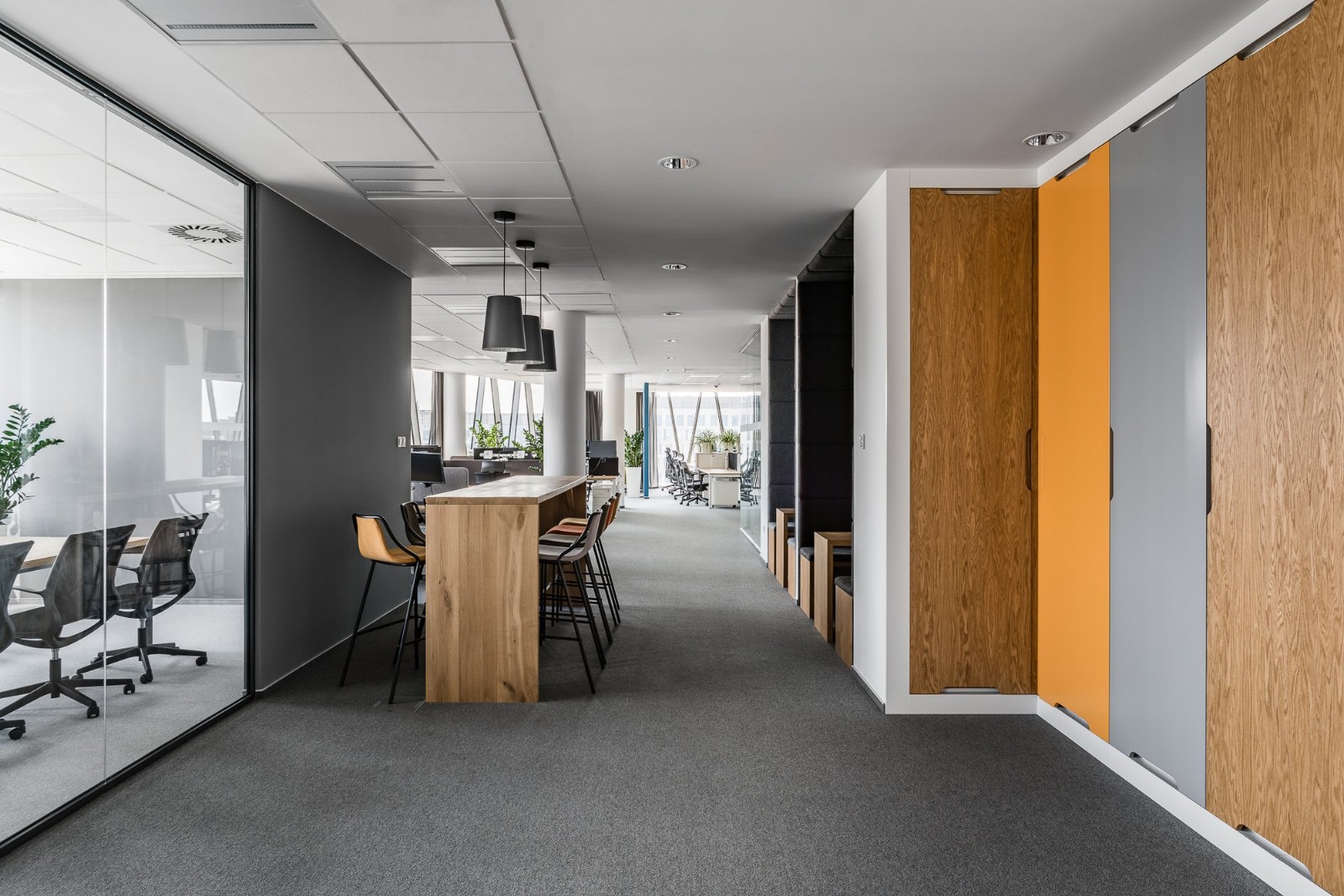 用色彩与绿植点亮办公空间·波兰TBSCG广告公司  CH+ Wojtek Chrzanowski-3