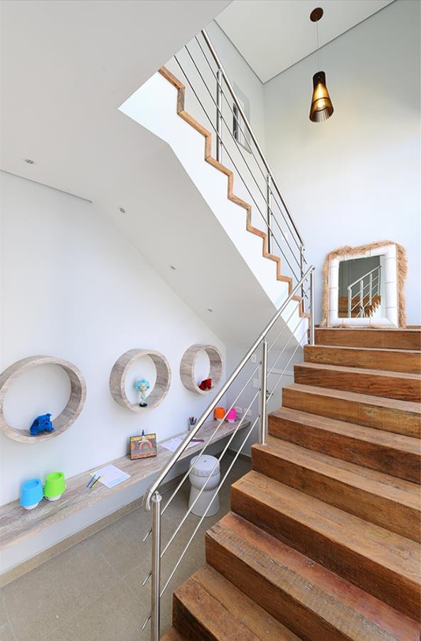 巴西 IBD Arquitetura 诊所设计 | 倾斜屋顶和蓝色调打造宁静医疗空间-4