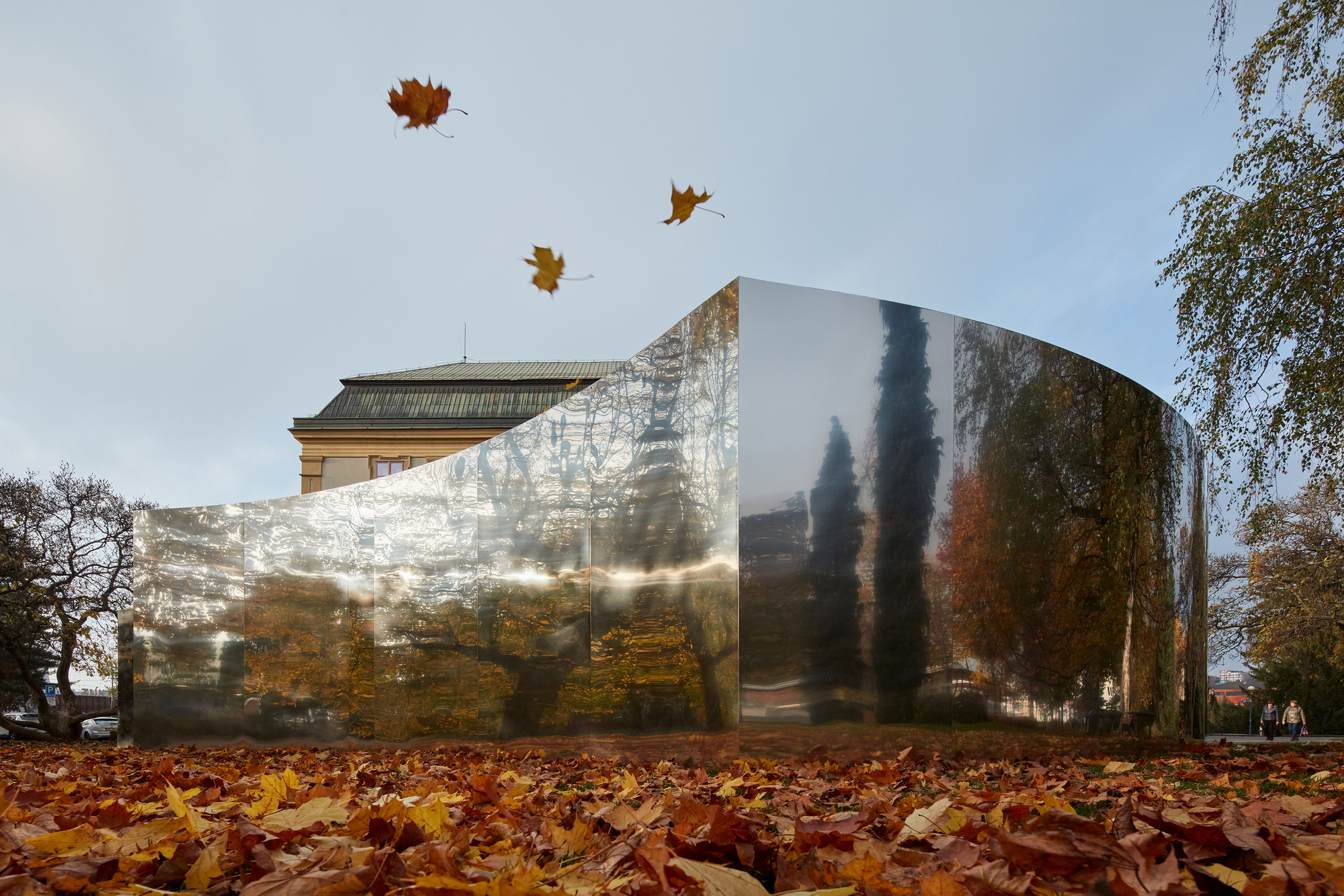 Mirrors of Zlín Installation / Loom on the Moon-24