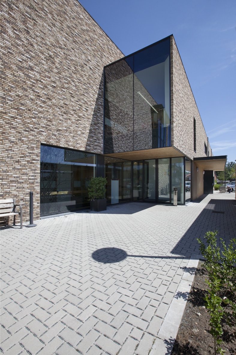 村庄场地

注：’t dorpveld是荷兰语，dorp有村庄的意思，veld指场地、旷野等，结合起来常见的理解是村庄场地 不过具体含义还需要结合上下文语境来确定 丨比利时-11