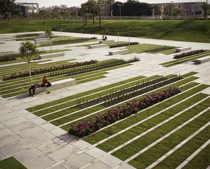 本古里安大学入口广场（注：BGU一般指本古里安大学，Ben-Gurion University） 丨以色列贝尔谢巴丨Chyutin Architects-3