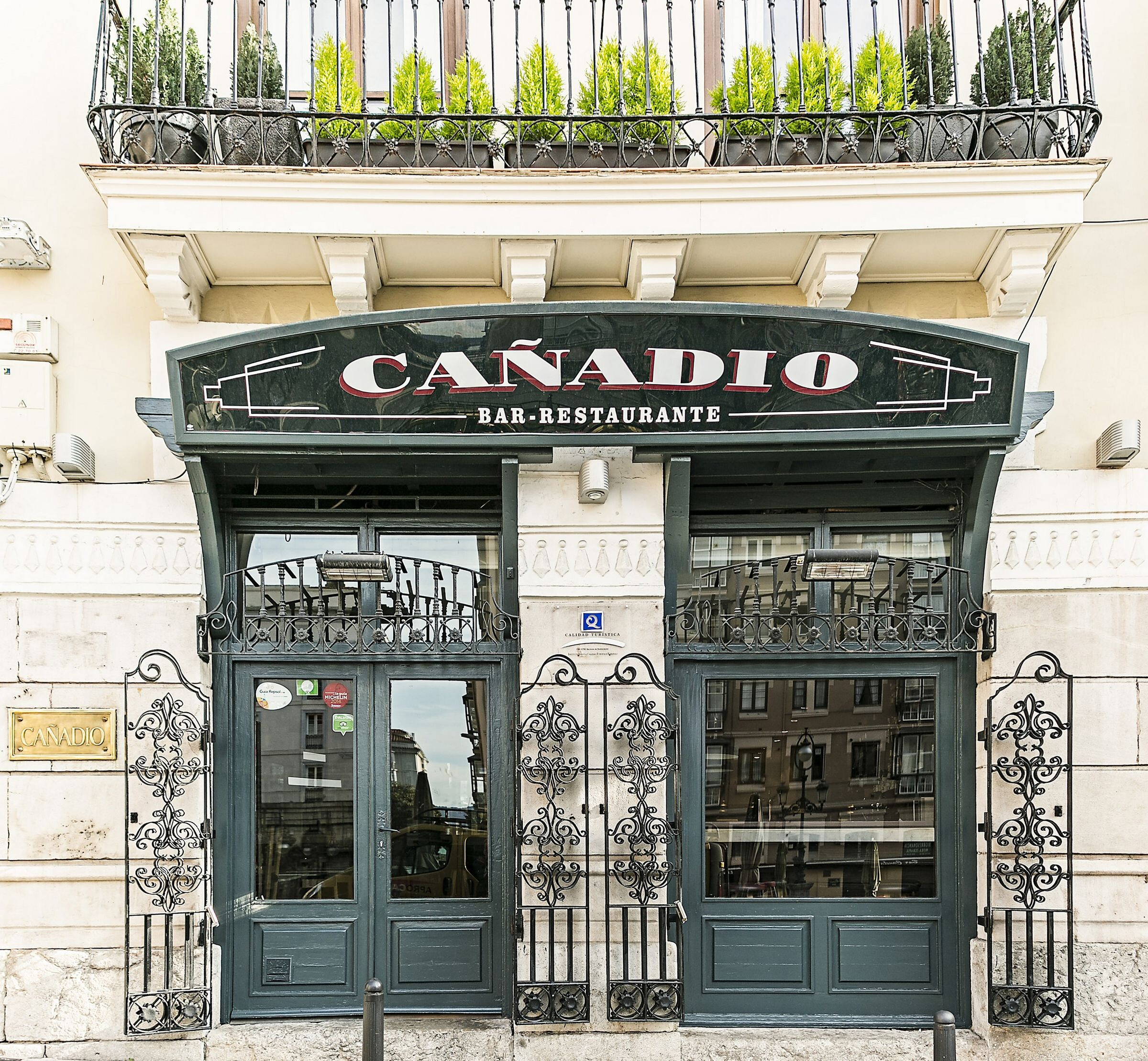 重塑历史印记，打造优雅餐饮空间-31