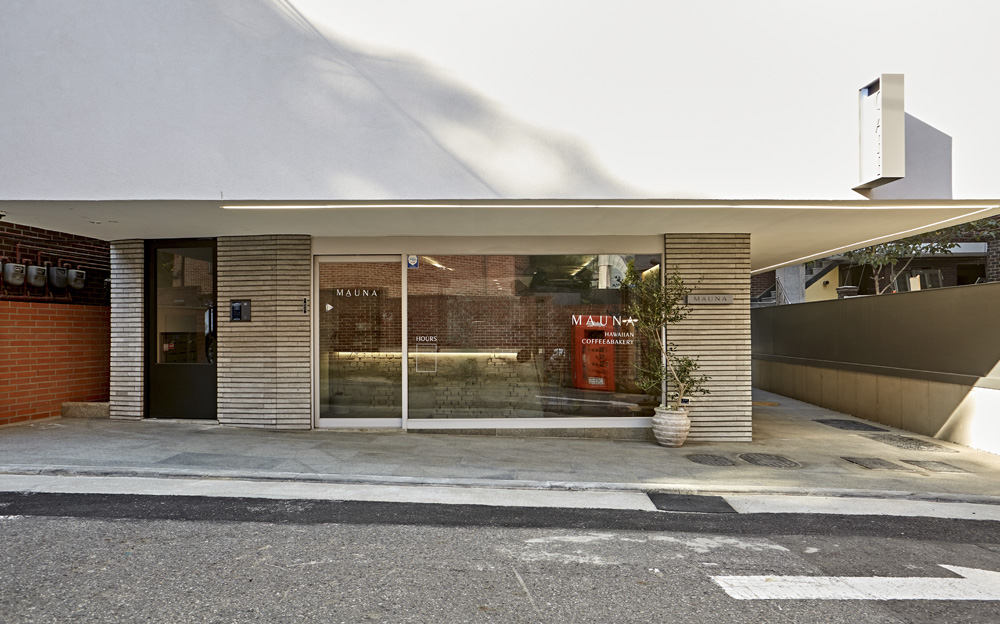 14 平米微型咖啡馆，裸露混凝土打造别致空间-2