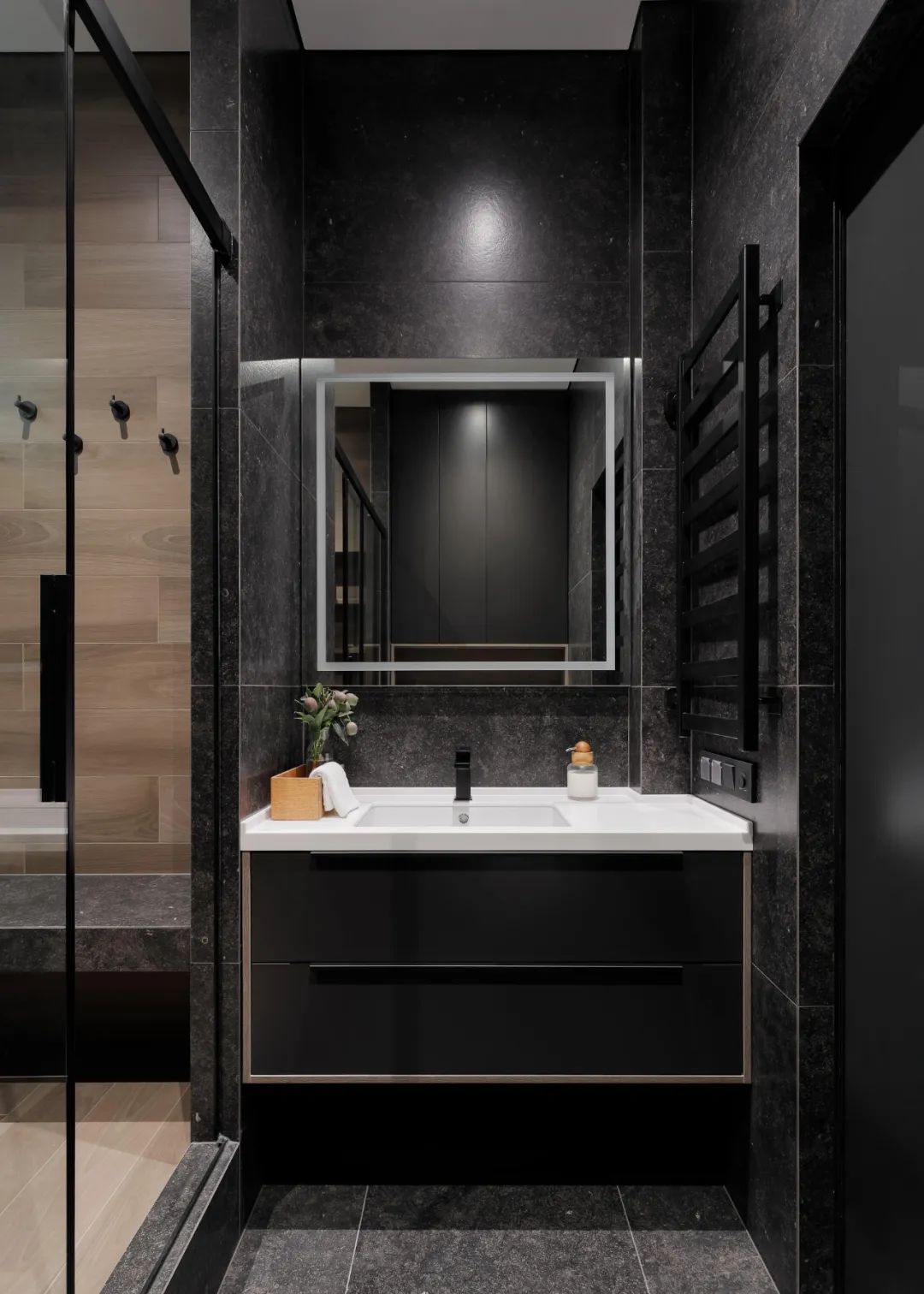 意大利 142㎡简约舒适三口之家丨Angelina Gladkova 和 Maxim Salasin-20