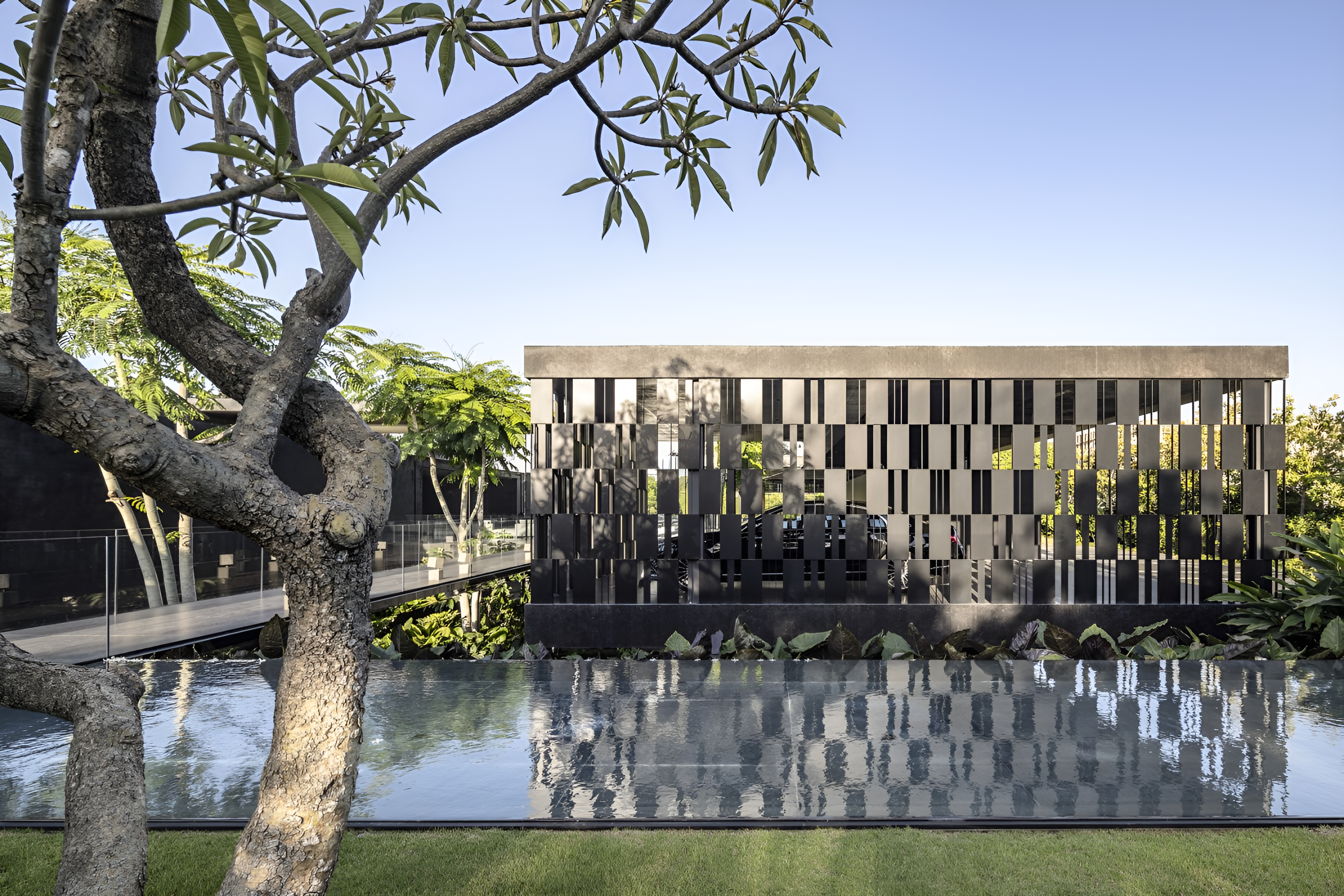 黑色混凝土房屋丨以色列丨Pitsou Kedem Architects-1