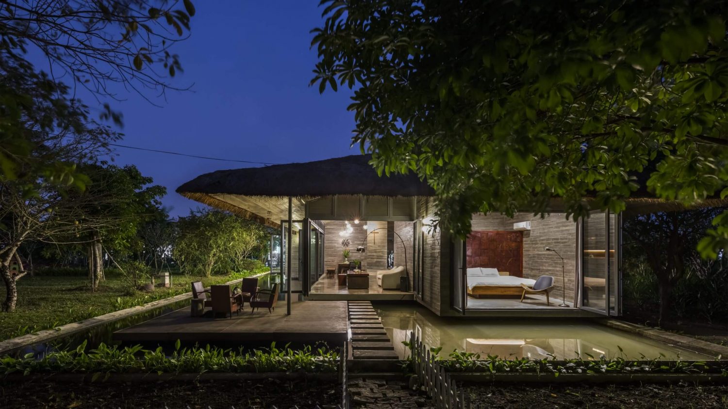 Am House · 越南带茅草屋顶的花园住宅-18